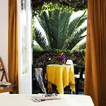 Angela & Hotel 3*