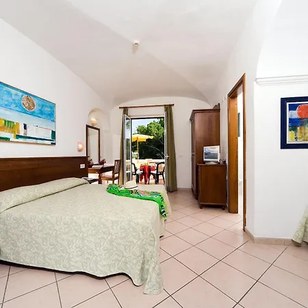 Angela & Hotel 3*