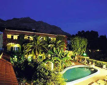 Angela & Ξενοδοχείο 3*